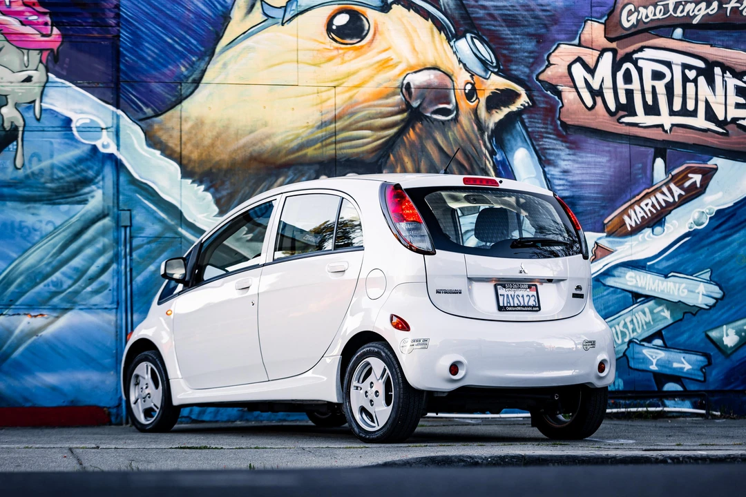 2012 Mitsubishi i-MiEV - Image 17 of 31