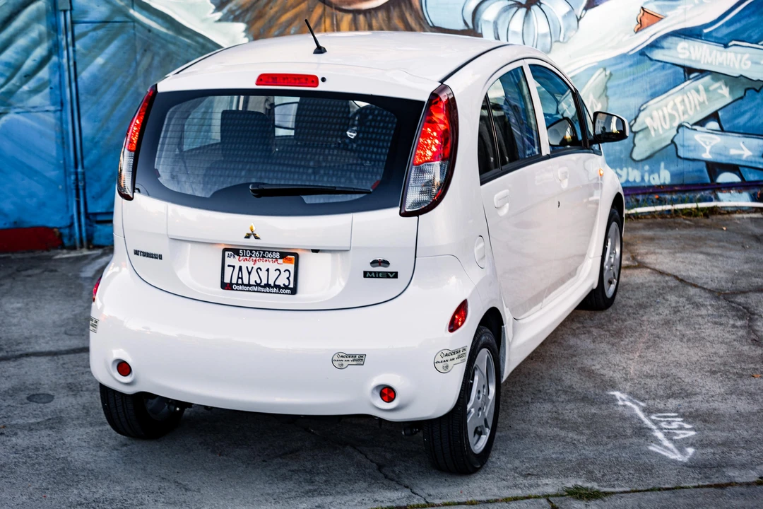 2012 Mitsubishi i-MiEV - Image 23 of 31