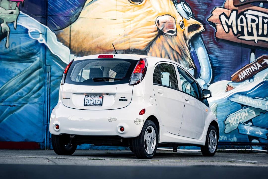 2012 Mitsubishi i-MiEV - Image 24 of 31