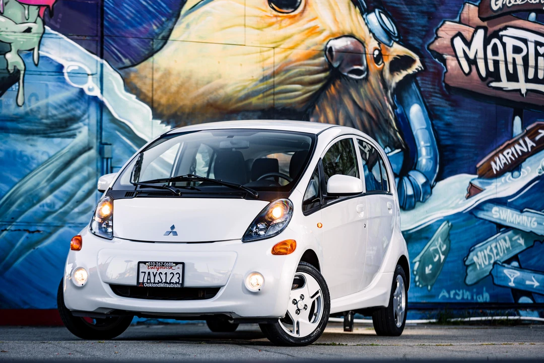 2012 Mitsubishi i-MiEV - Image 11 of 31