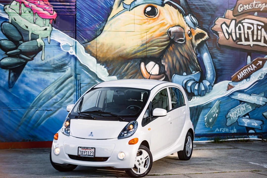 2012 Mitsubishi i-MiEV - Image 10 of 31