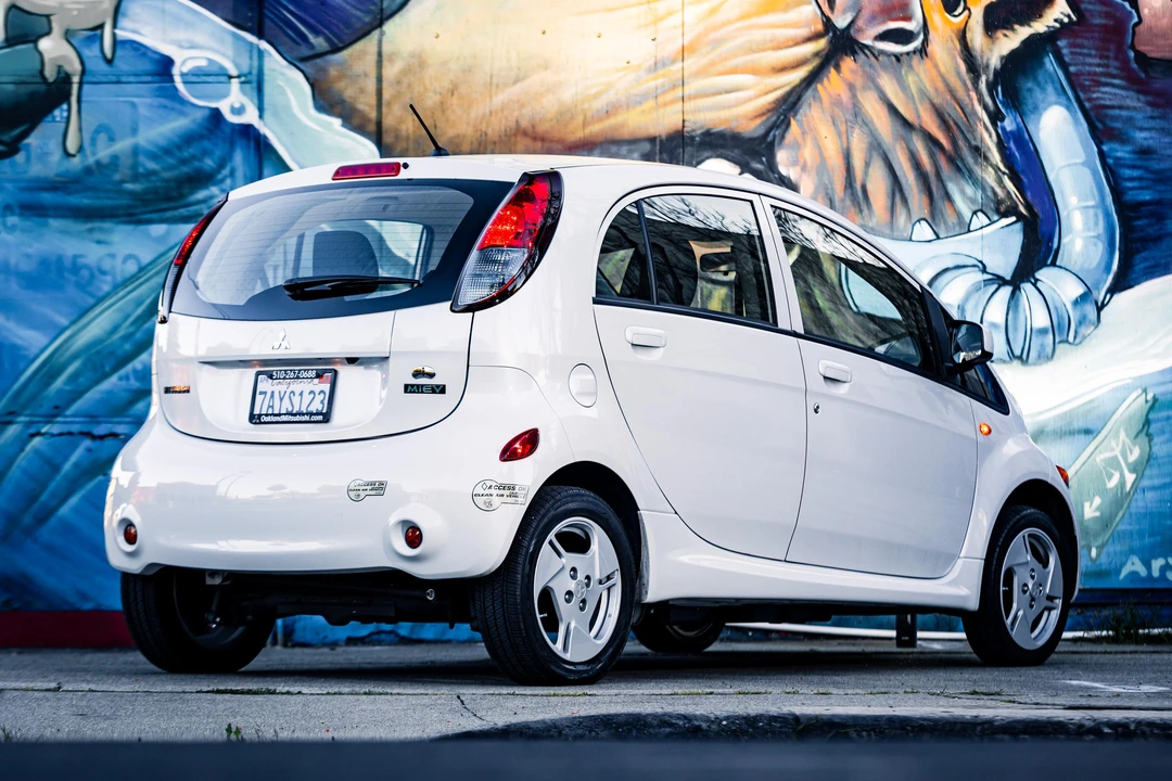 2012 Mitsubishi i-MiEV - Image 27 of 31