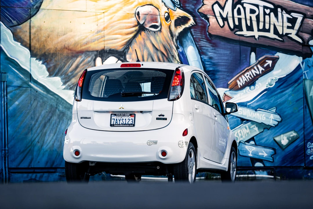 2012 Mitsubishi i-MiEV - Image 22 of 31