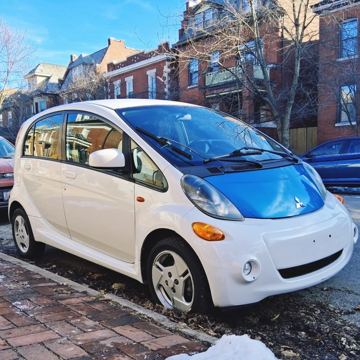 2012 Mitsubishi i-MiEV - Image 2 of 8