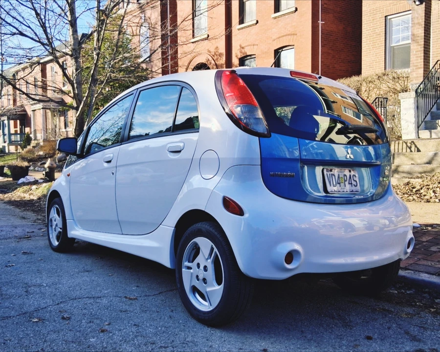 2012 Mitsubishi i-MiEV - Image 6 of 8