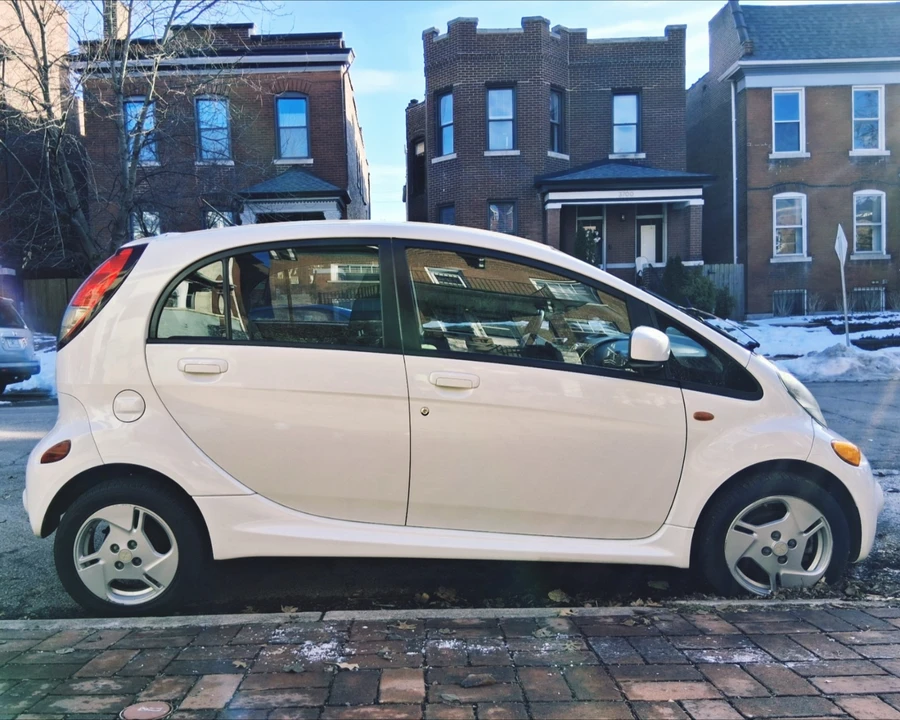 2012 Mitsubishi i-MiEV - Image 3 of 8