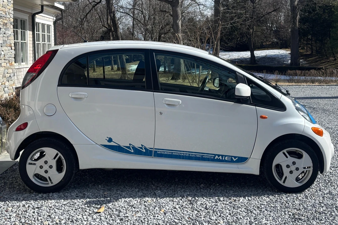 2012 Mitsubishi i-MiEV - Image 3 of 7