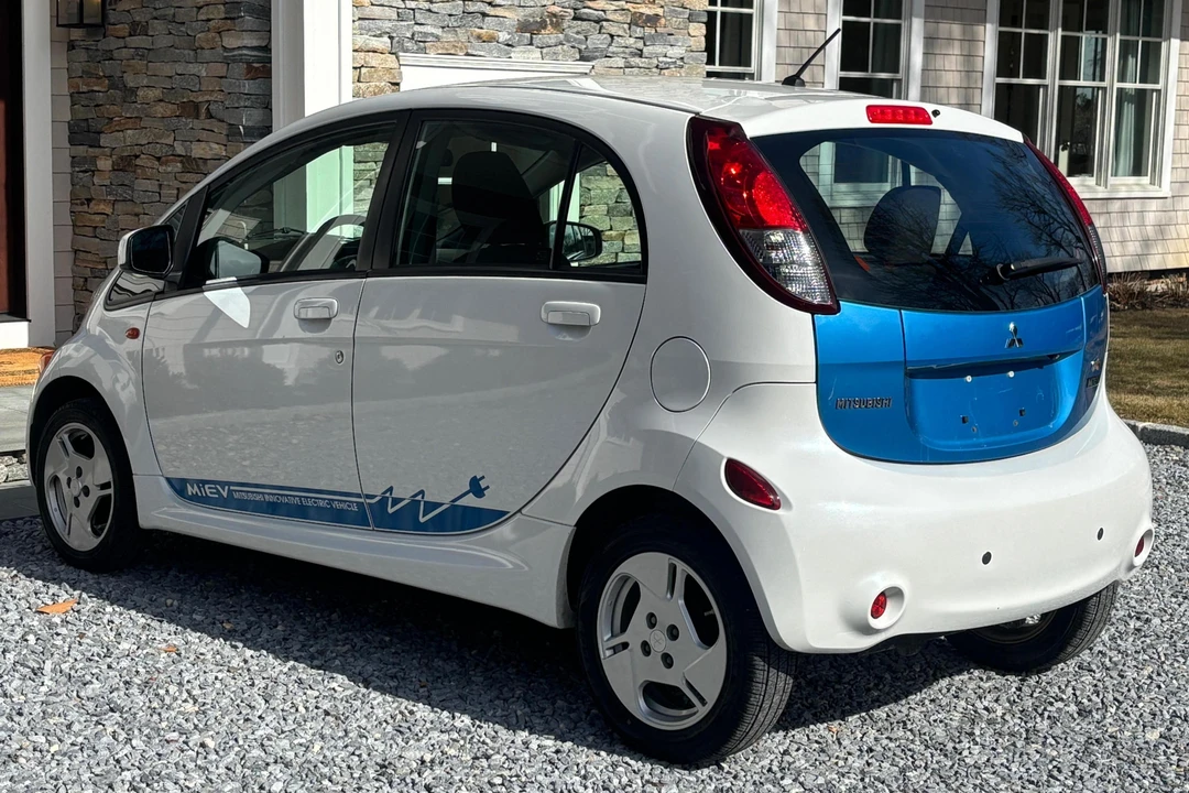 2012 Mitsubishi i-MiEV - Image 4 of 7