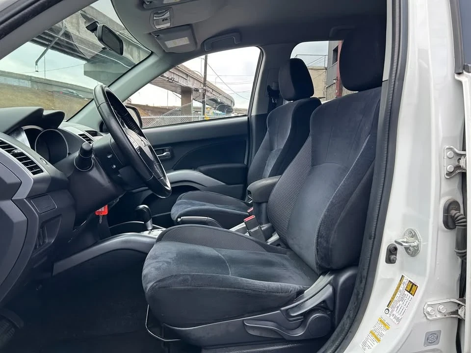 2012 Mitsubishi Outlander - Image 7 of 15