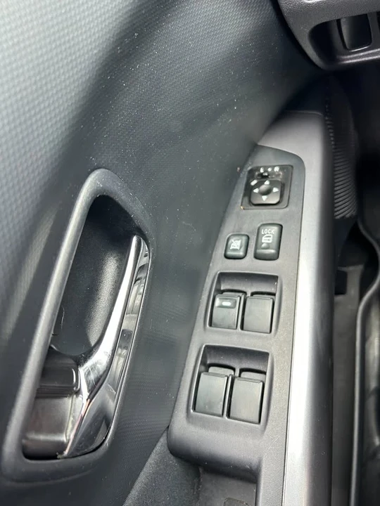 2012 Mitsubishi Outlander - Image 15 of 15