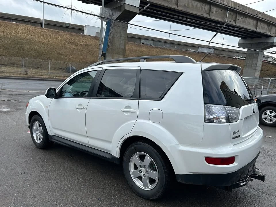 2012 Mitsubishi Outlander - Image 3 of 15