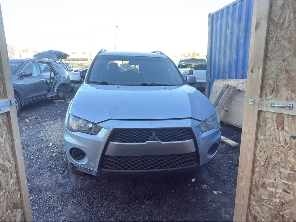 2012 Mitsubishi Outlander - Image 2 of 7