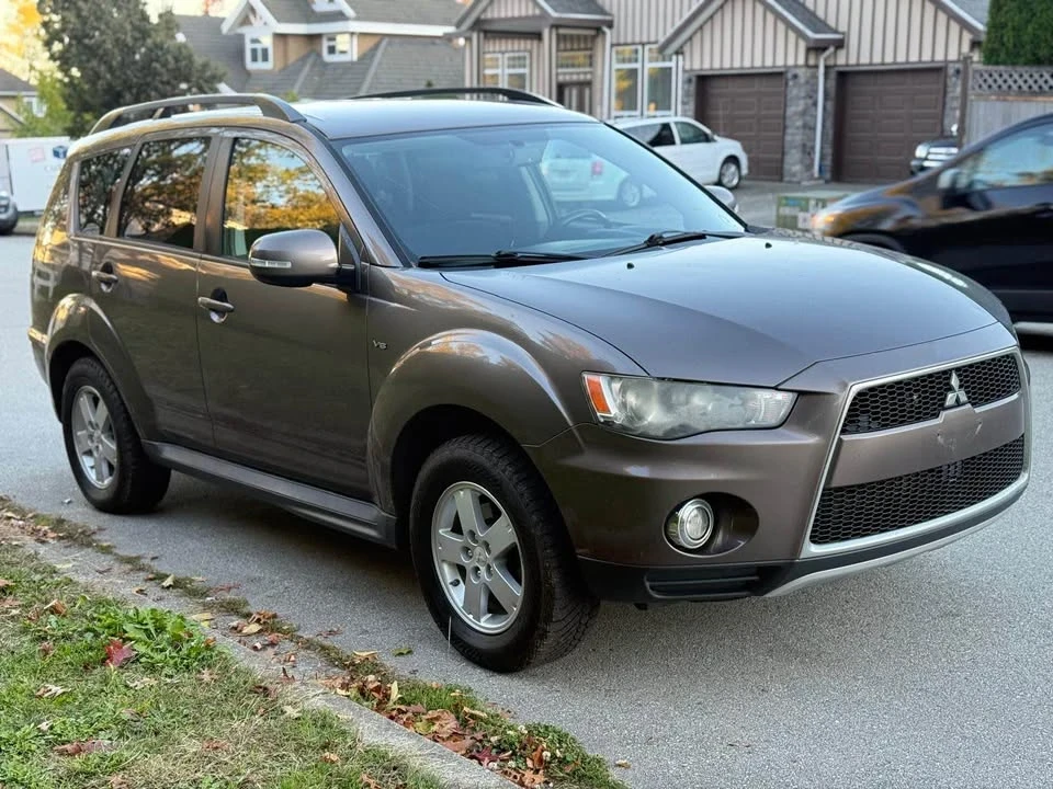 2012 Mitsubishi Outlander - Image 2 of 15
