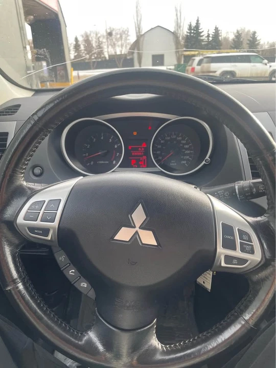 2012 Mitsubishi Outlander - Image 10 of 14