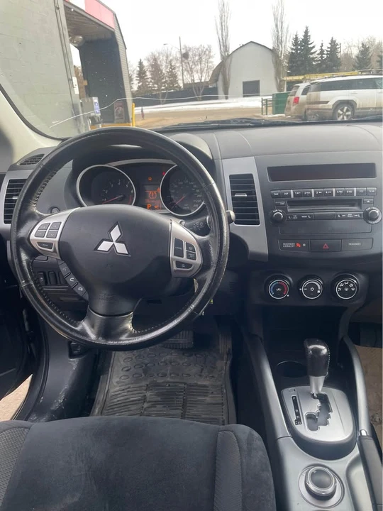 2012 Mitsubishi Outlander - Image 9 of 14