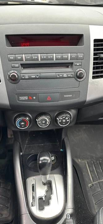 2012 Mitsubishi Outlander - Image 9 of 20