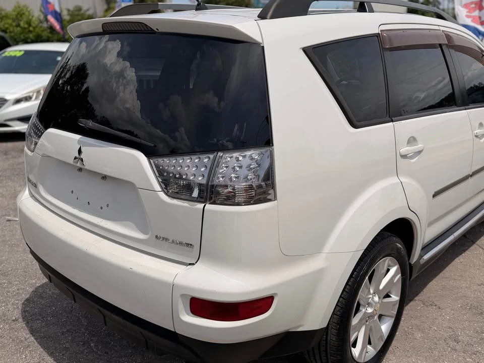 2012 Mitsubishi Outlander - Image 8 of 17