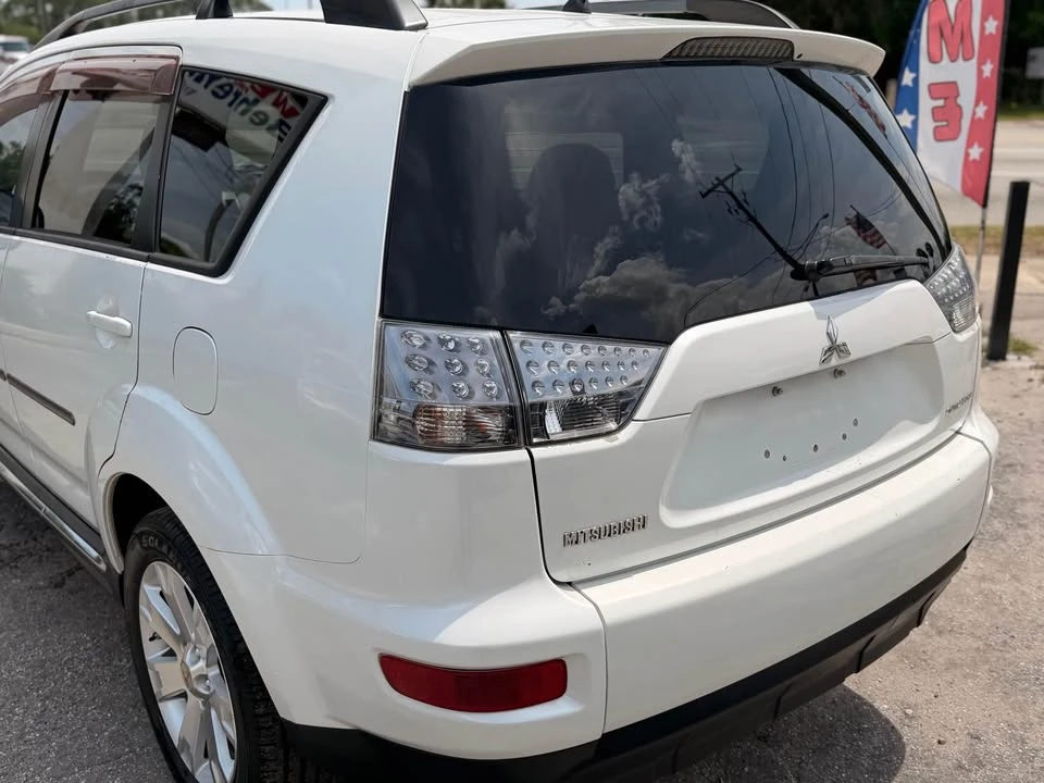 2012 Mitsubishi Outlander - Image 5 of 17