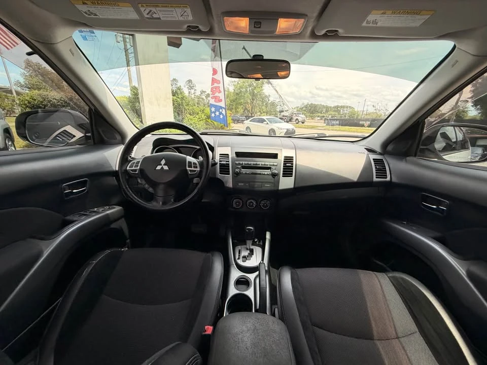 2012 Mitsubishi Outlander - Image 17 of 17