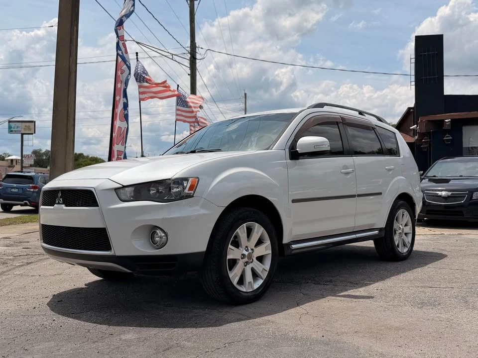 2012 Mitsubishi Outlander - Image 2 of 17