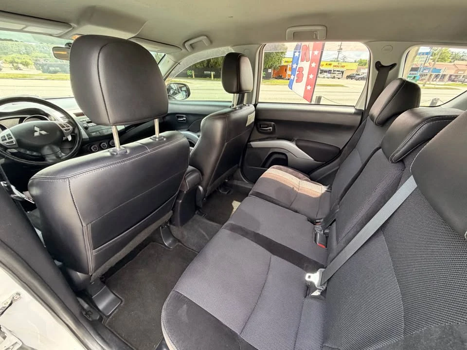 2012 Mitsubishi Outlander - Image 12 of 17