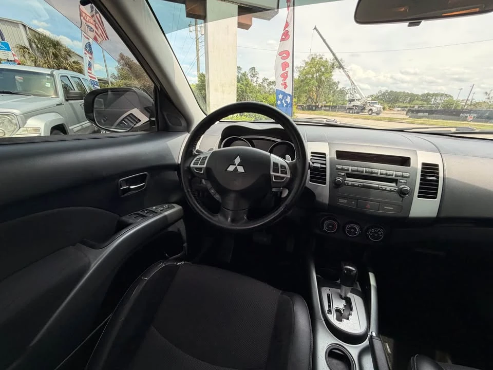 2012 Mitsubishi Outlander - Image 15 of 17