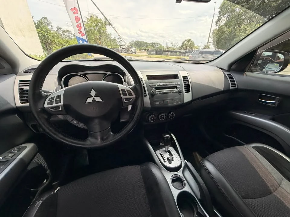2012 Mitsubishi Outlander - Image 16 of 17