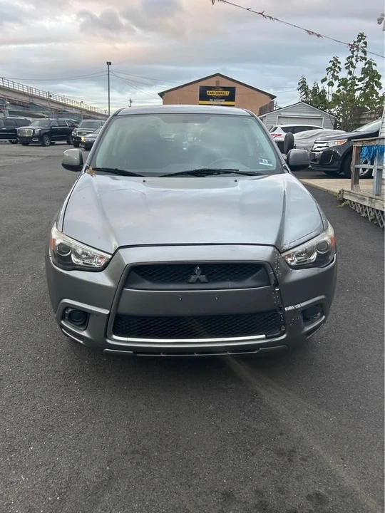 2012 Mitsubishi Outlander - Image 2 of 18