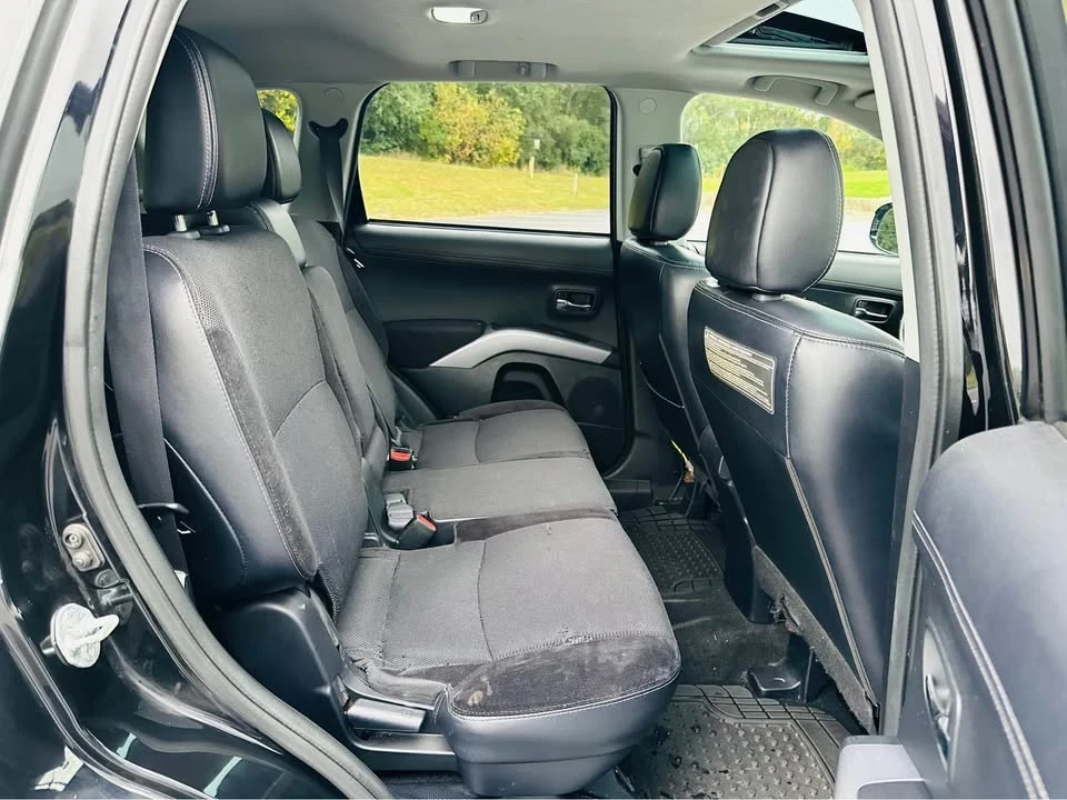 2012 Mitsubishi Outlander - Image 8 of 18