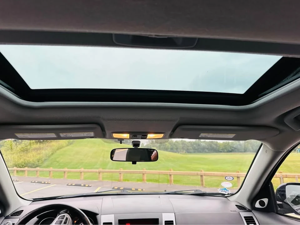 2012 Mitsubishi Outlander - Image 15 of 18