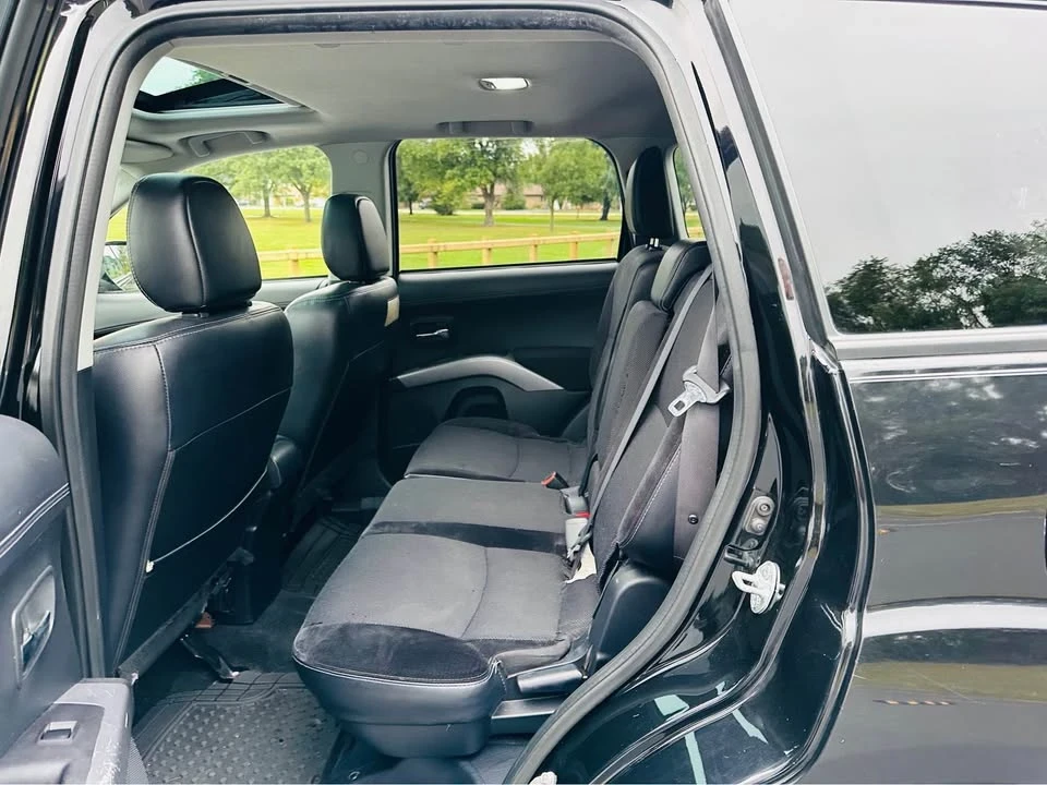 2012 Mitsubishi Outlander - Image 10 of 18