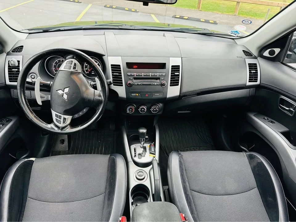 2012 Mitsubishi Outlander - Image 11 of 18