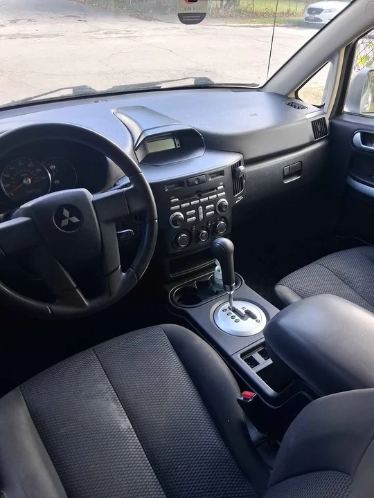 2012 Mitsubishi Outlander - Image 7 of 12
