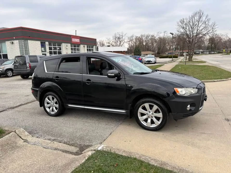 2012 Mitsubishi Outlander - Image 2 of 18