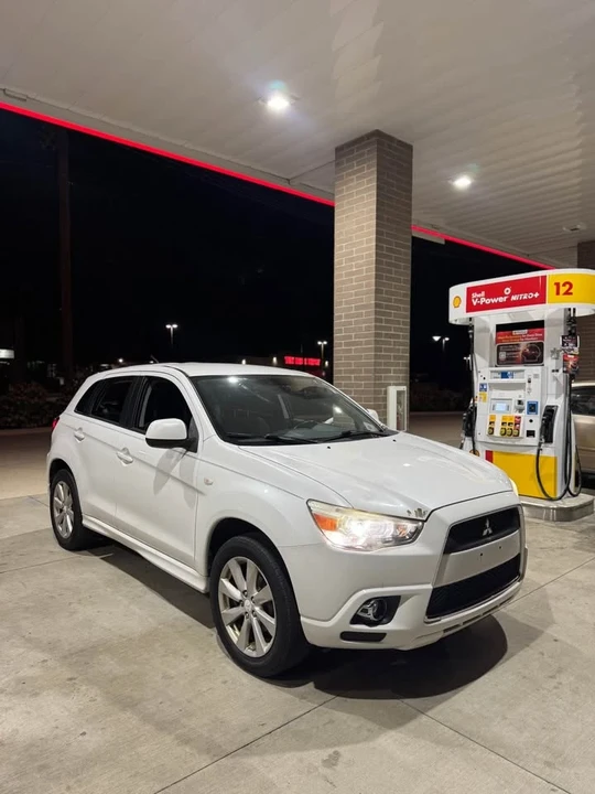 2012 Mitsubishi Outlander - Image 2 of 10