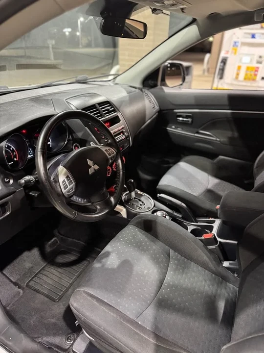 2012 Mitsubishi Outlander - Image 5 of 10