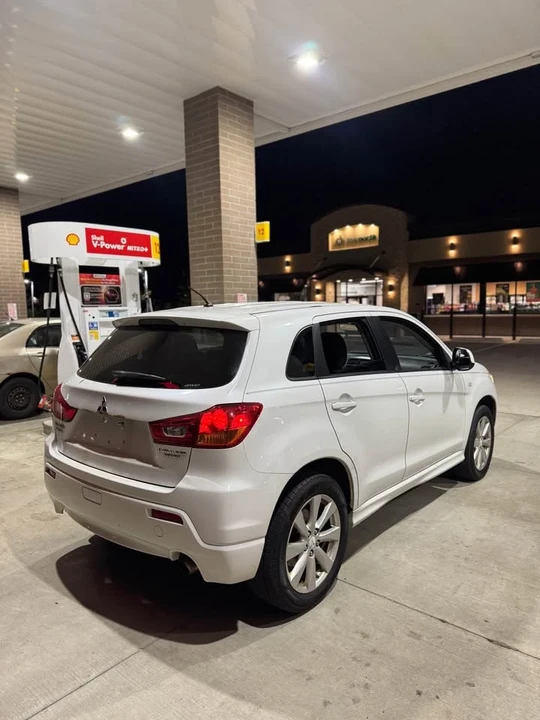 2012 Mitsubishi Outlander - Image 3 of 10