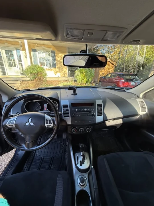 2012 Mitsubishi Outlander - Image 6 of 16