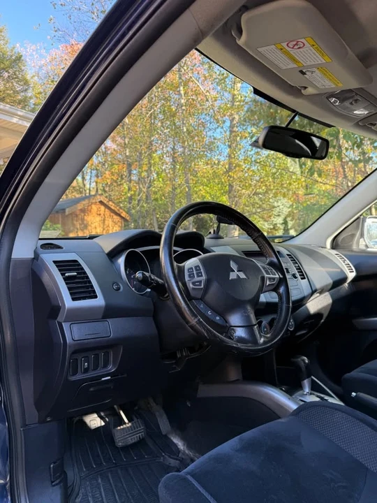 2012 Mitsubishi Outlander - Image 7 of 16
