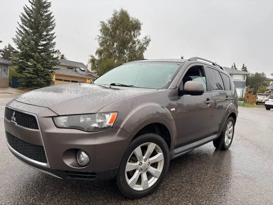 2012 Mitsubishi Outlander - Image 2 of 9