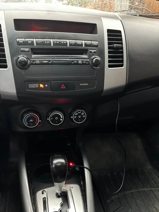 2012 Mitsubishi Outlander - Image 4 of 9
