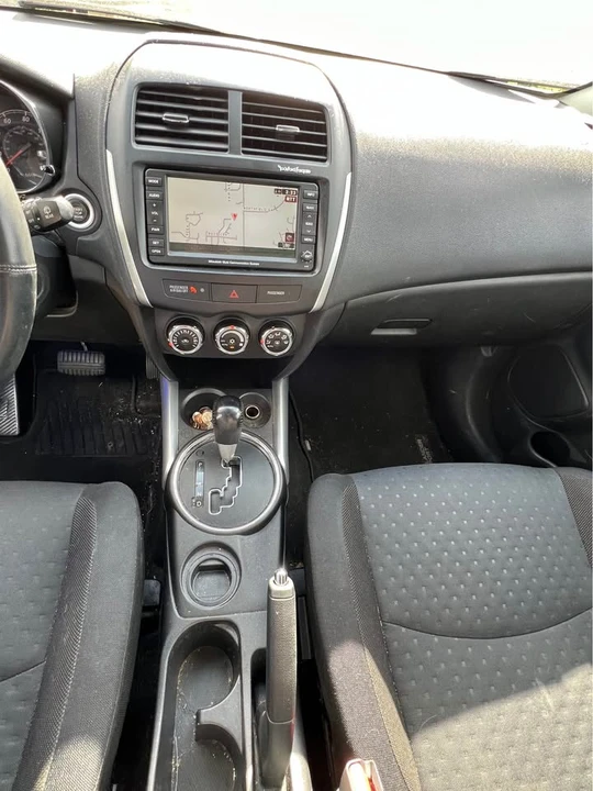 2012 Mitsubishi Outlander - Image 8 of 10