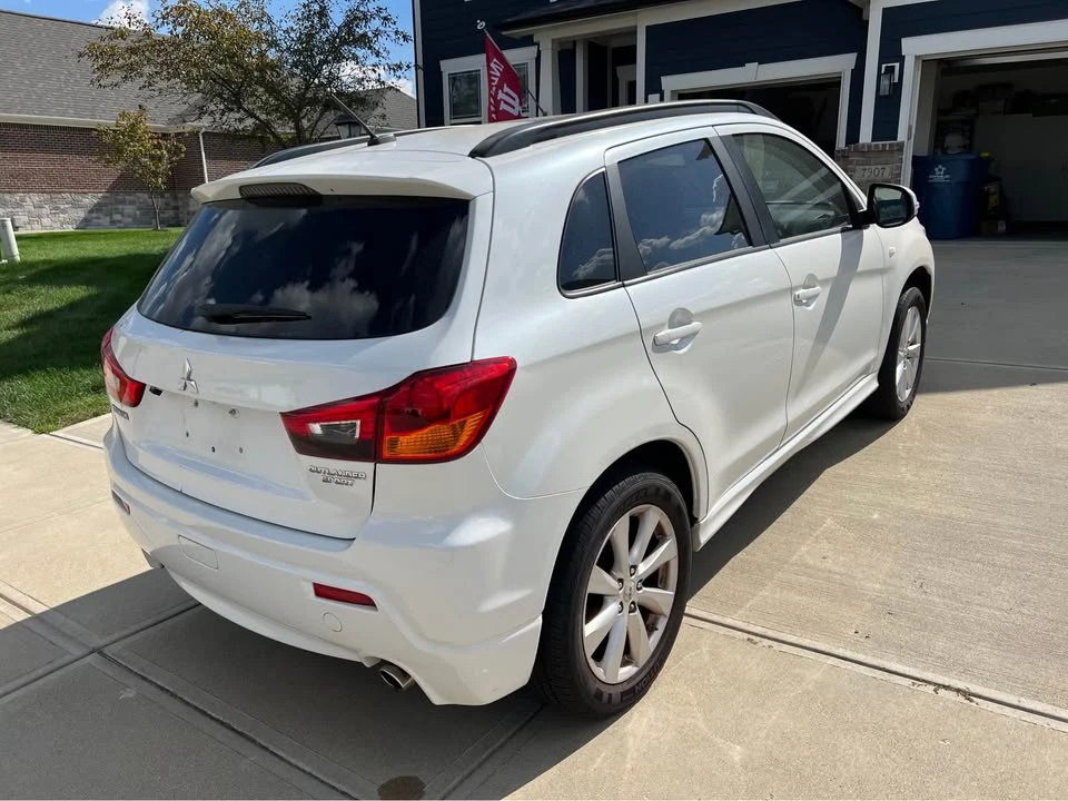 2012 Mitsubishi Outlander - Image 2 of 10