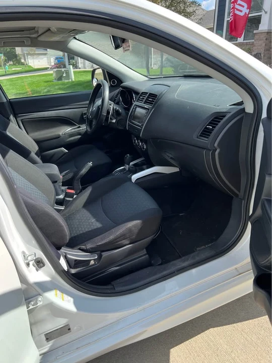 2012 Mitsubishi Outlander - Image 10 of 10
