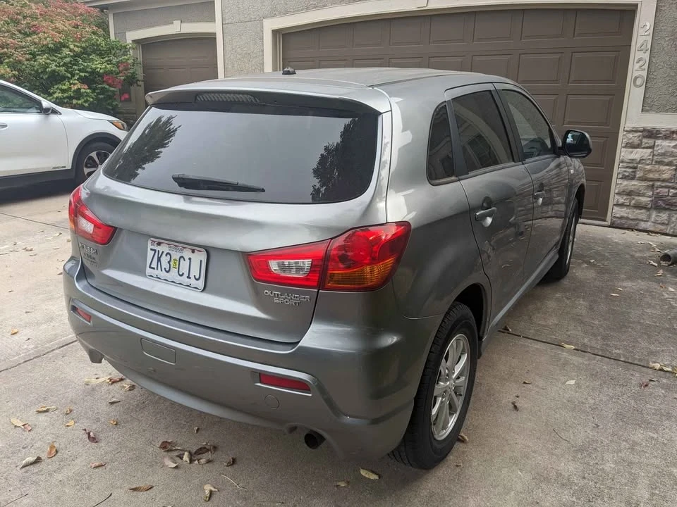 2012 Mitsubishi Outlander - Image 3 of 8
