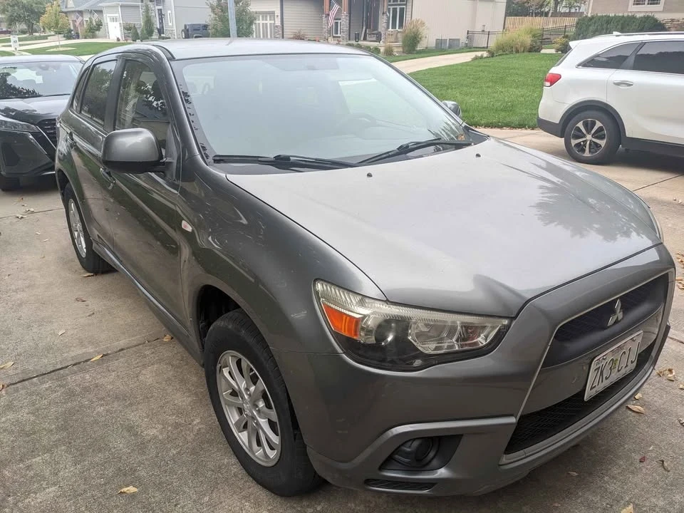 2012 Mitsubishi Outlander - Image 2 of 8
