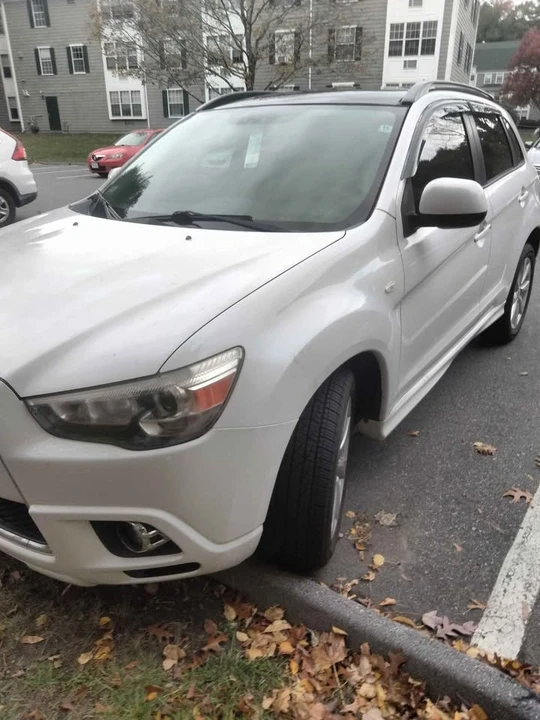 2012 Mitsubishi Outlander - Image 2 of 4