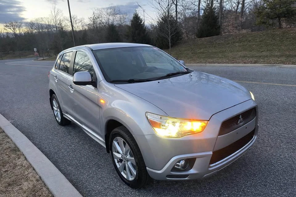 2012 Mitsubishi Outlander - Image 3 of 10