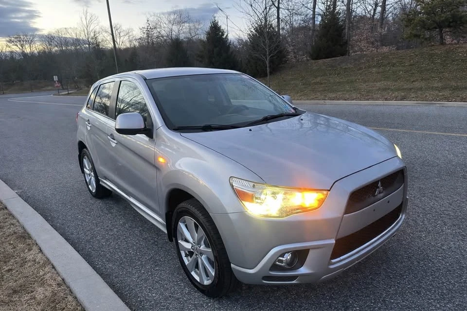 2012 Mitsubishi Outlander - Image 2 of 10