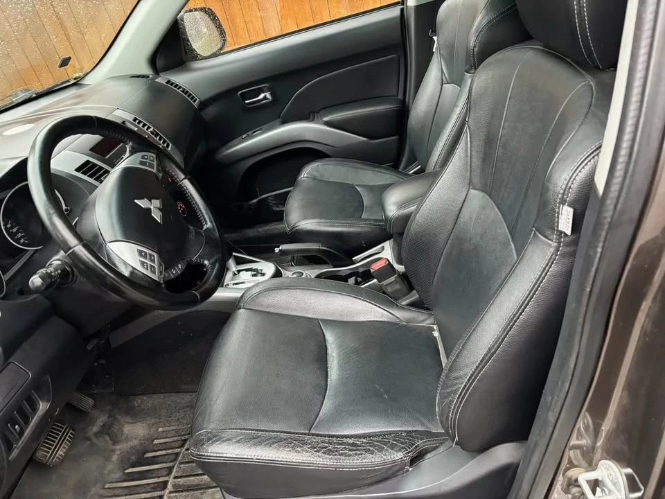 2012 Mitsubishi Outlander - Image 7 of 10